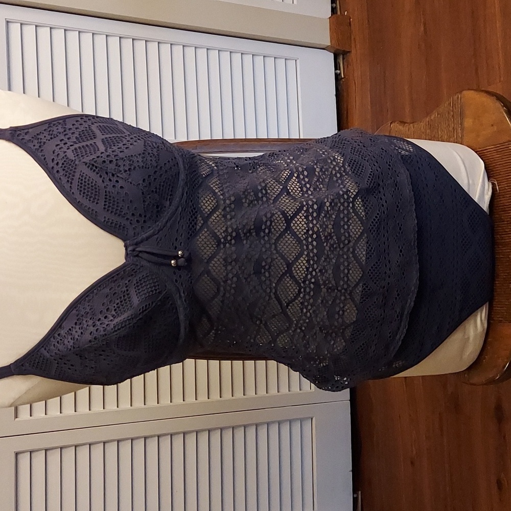 Swimsuit - Picture 2 of 7
